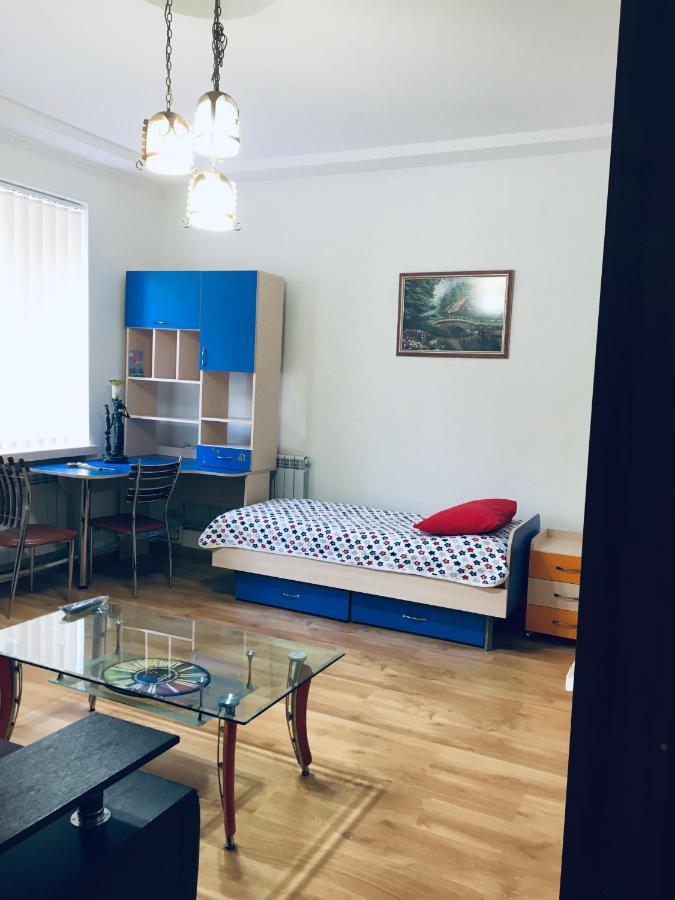 Centre Apartamento Kamianets-Podilskyi Exterior foto